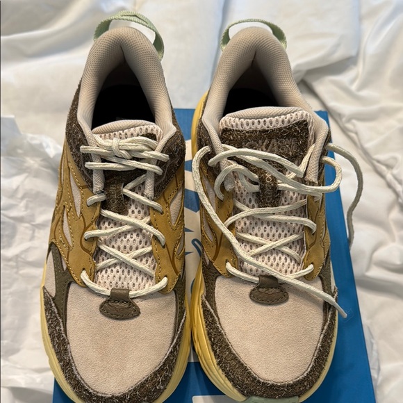 Hoka Clifton  “oat Milk pollen “ Athletic Shoes with Chunky Design - Picture 5 of 6